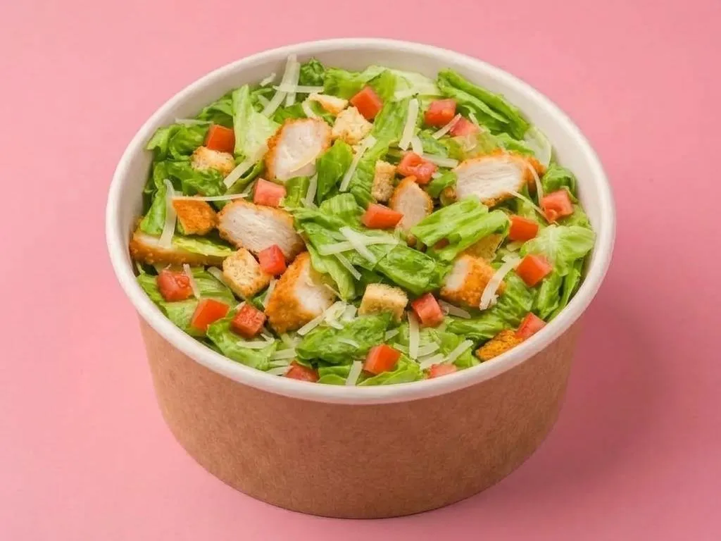 салат Цезарь с курицей